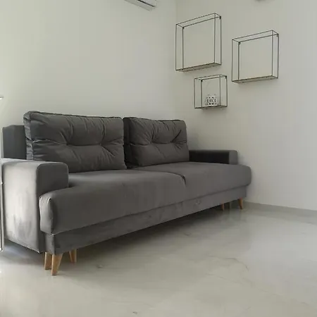 Royal View 1, Lukic * Brist