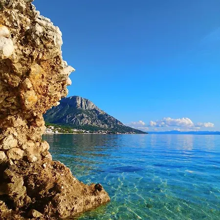 Royal View 1, Lukic Brist